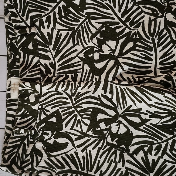 Kate Spade Green & White Tropical Print Capri Pants Size 0 - Picture 10 of 10